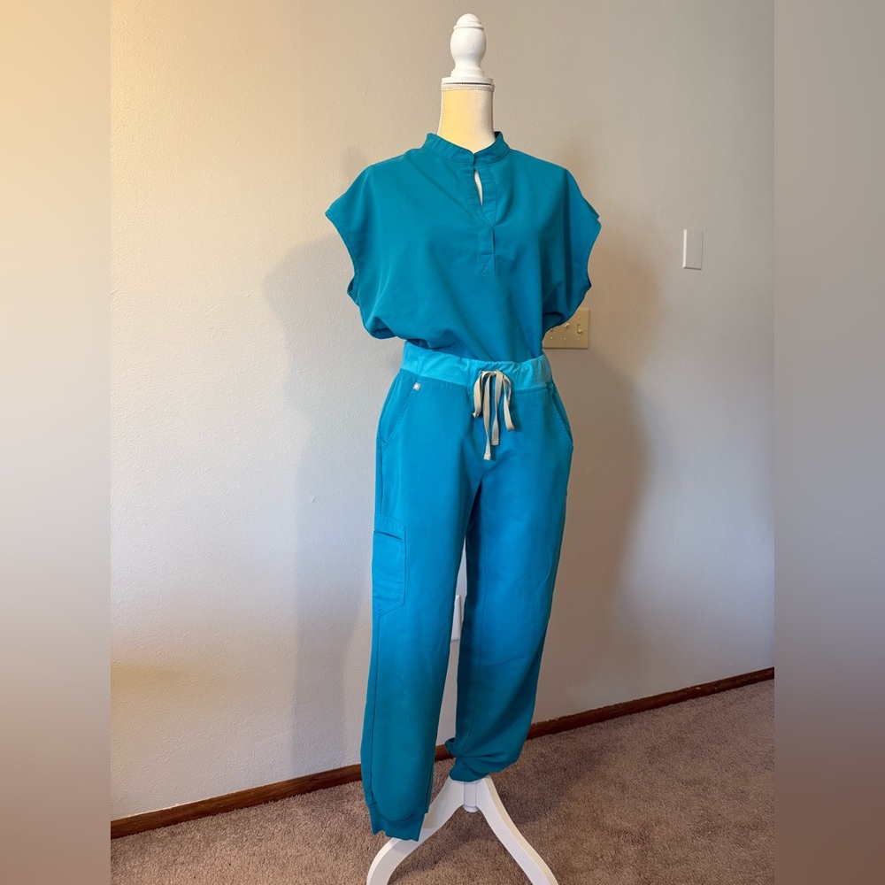 Figs Women's Teal Scrub Set, Medium